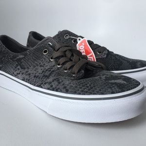 NEW Vans Gray Camo Tennis Shoes Sneakers